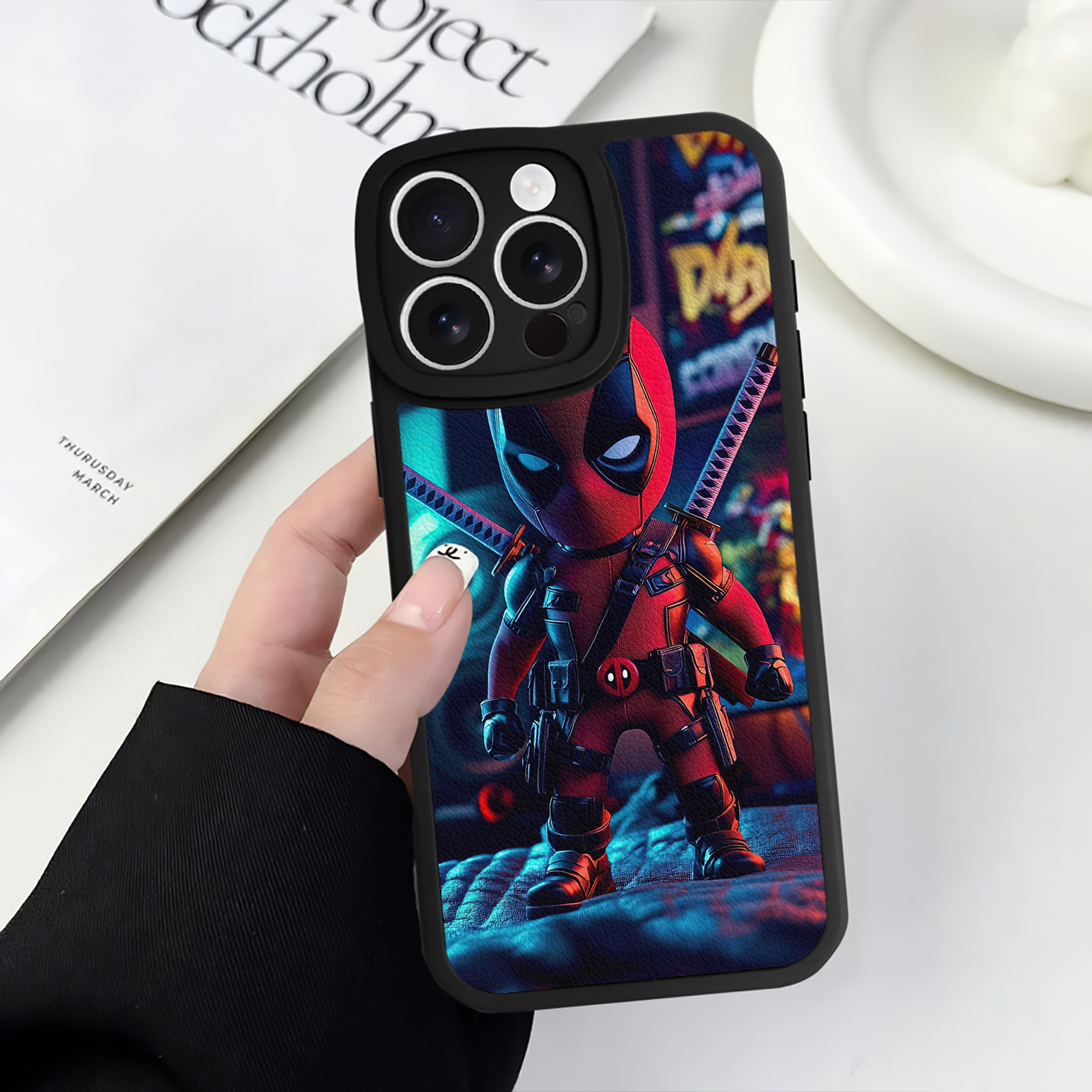 （画像用） Deadpool デッドプール 【iPhone 16シリーズ対応】シリコンスマホケース（レザー調） 材質：シリコン